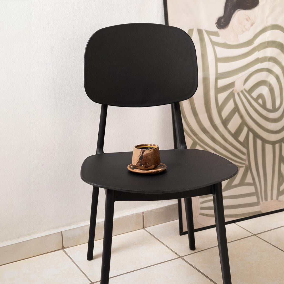 Set 4 Sillas de Comedor de Plástico Respaldo Ovalado Negro
